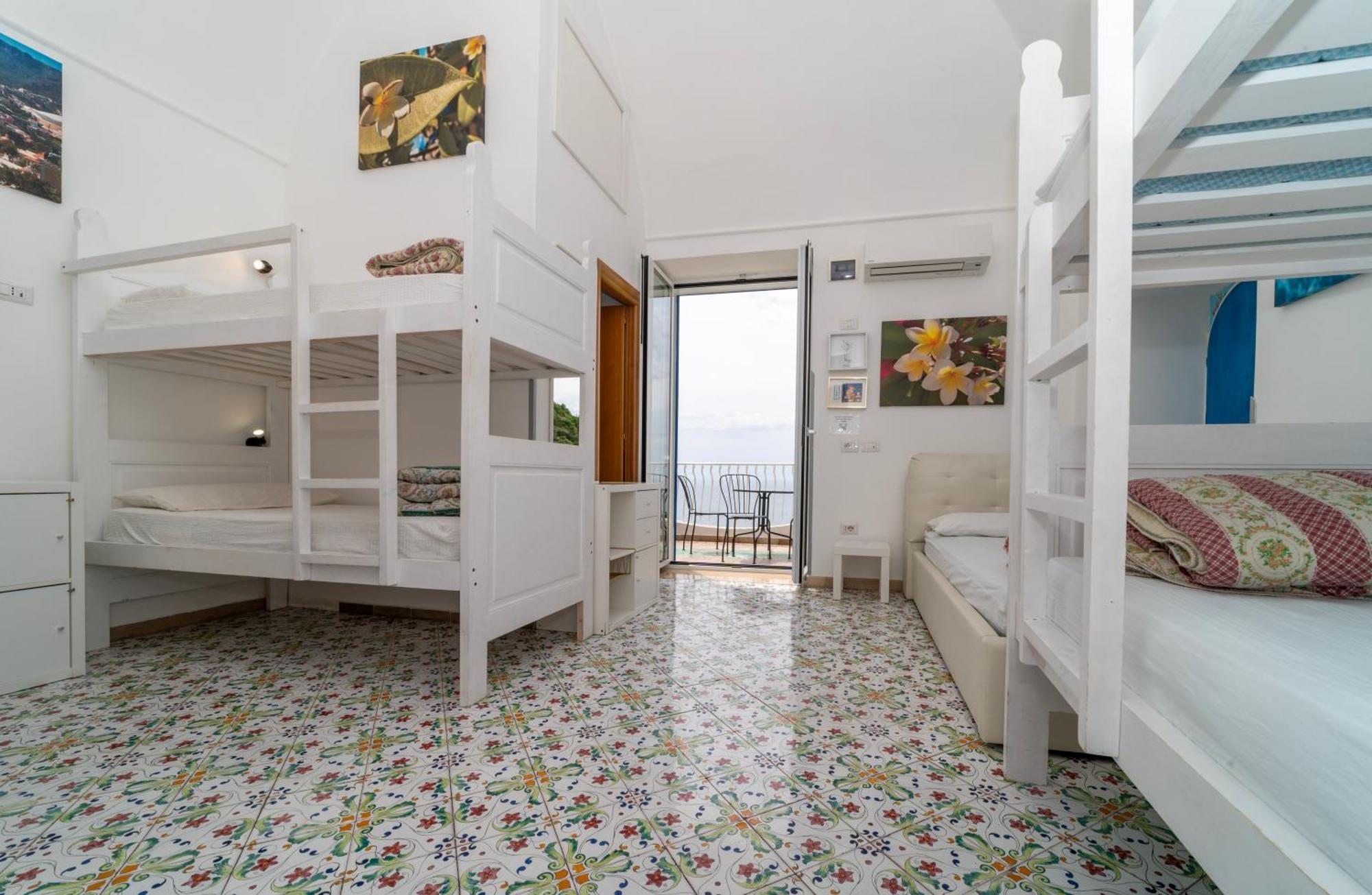 Hostel Brikette Позитано Екстериор снимка